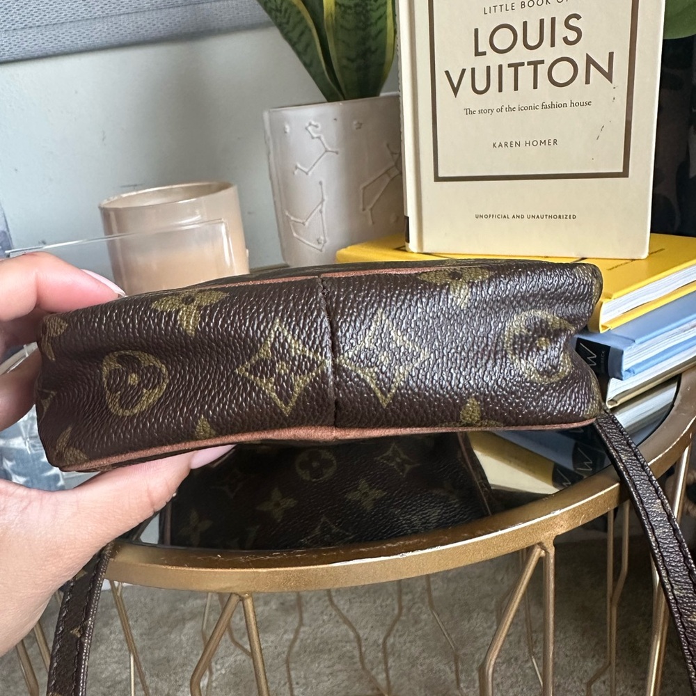 Louis Vuitton Brown Monogram Crossbody Bag - Picture 11 of 16